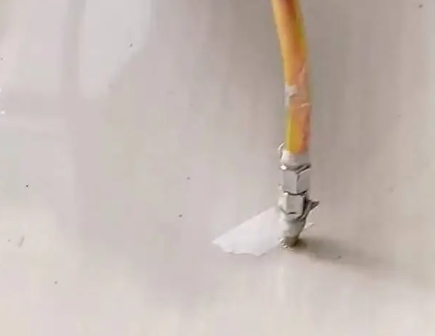 河东瓷砖空鼓维修公司专业解答在瓷砖铺贴过程中，如果使用的砂料过粗（如全部使用了粗砂），可能会导致以下问题